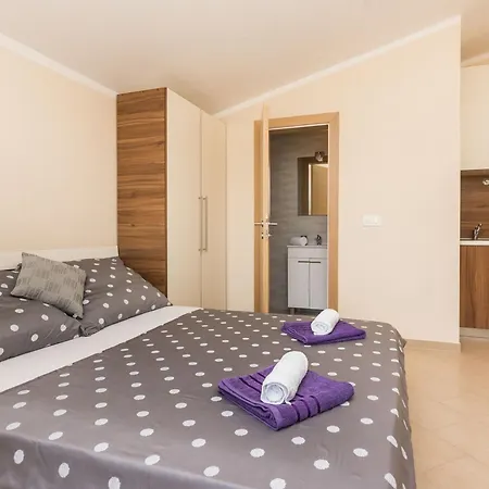 Bobeta 5 By Interhome